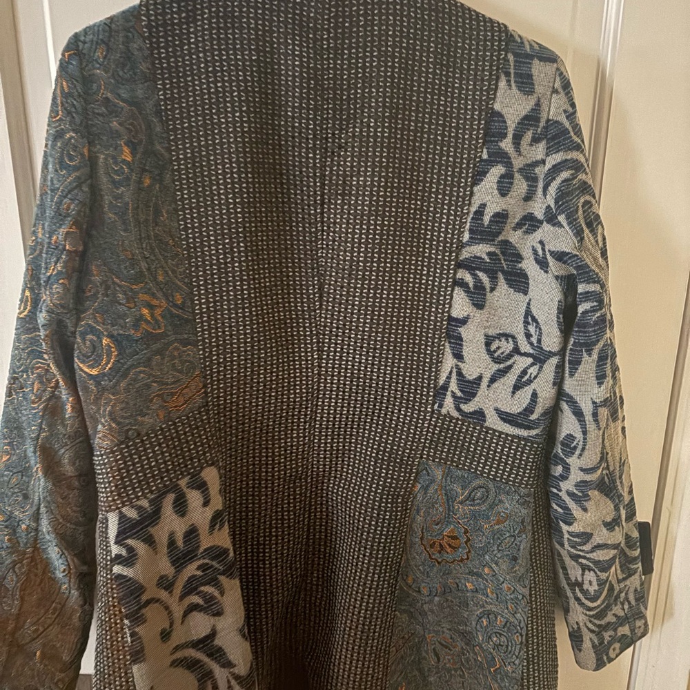 VENUS Women's Multicolor Patterned Coat. Size 8-fits more like a size 6. - Picture 2 of 5